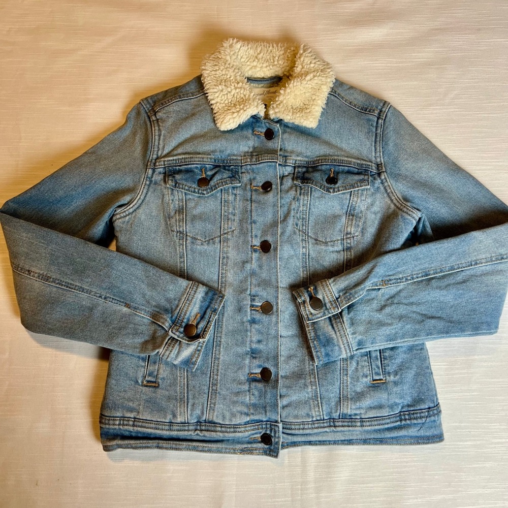 Universal Thread Womens Light Wash Denim Trucker Jacket Sherpa Collar Blue XS